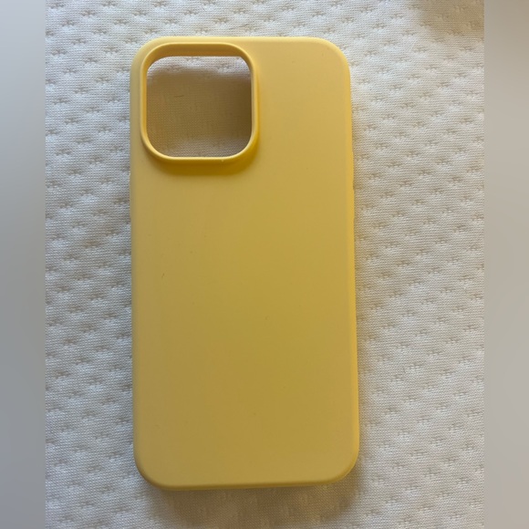 iPhone 15 pro max yellow case NEW in packaging never used - Picture 3 of 7